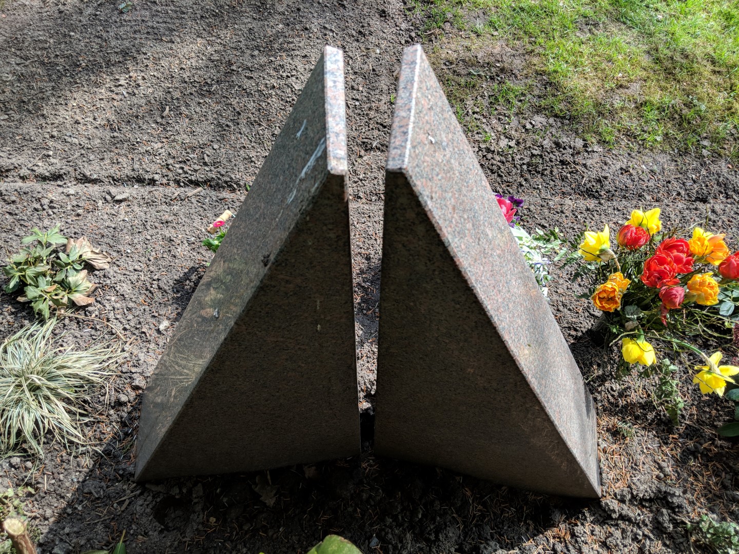 Grabmal auf dem Friedhof Oldesloe | Meldungen | Hagen Naturstein (162)